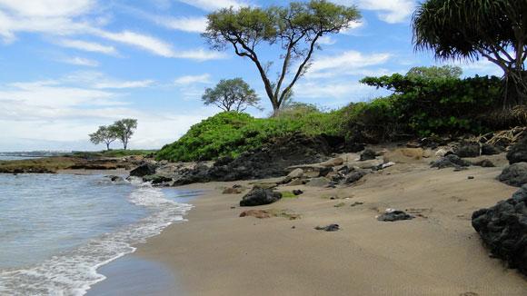 Oneuli Black Sand Beach, Maui