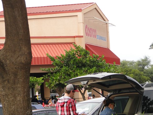 Picture of Costco in Kahului, Maui, Hawaii.