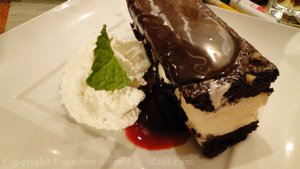 Picture of homemade ice cream sandwich at the Hula Grill Maui in Whaler's Village