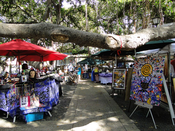 Lahaina Fine Art Fair, a monthly event in Banyan Tree Park