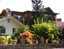 Picture of Maui backyards in Hawaii.