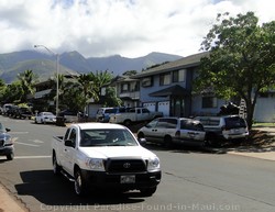 Picture of residential street in Lahaina, Maui, Hawaii.