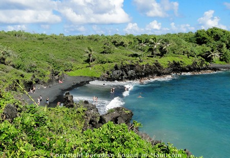 Picture of Waianapanapa Black Sand Beach.