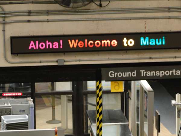 maui travel tips welcome sign after flight lands