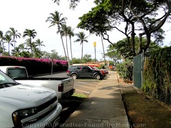 Picture of parking lot for Ulua and Mokapu beaches on Maui, Hawaii.