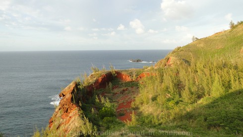 Picture of the drive along hte Honoapiilani Highway on Maui, Hawaii.