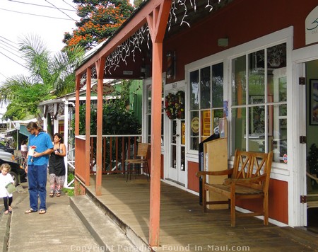Picture of a charming storefront in Makawao, Maui.