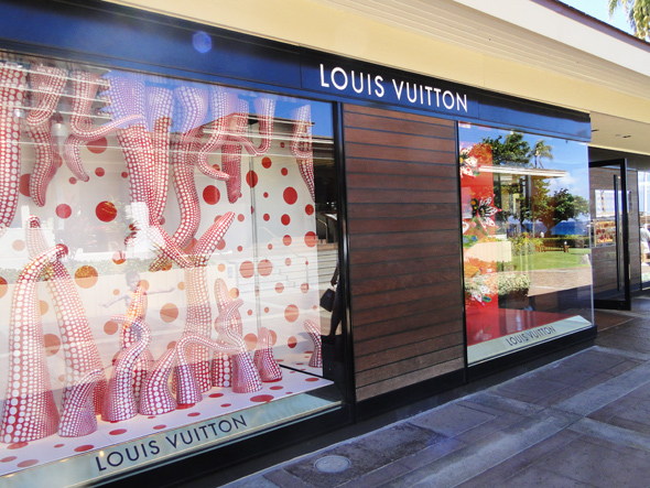 Shopping in Maui at Louis Vuitton