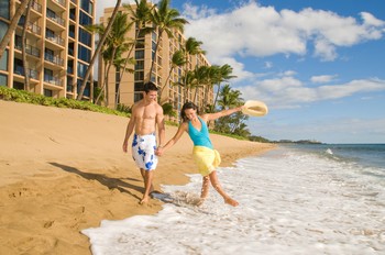 Picture of the beach in front of the Aston Mahana at Kaanapali Beach on Maui, Hawaii.