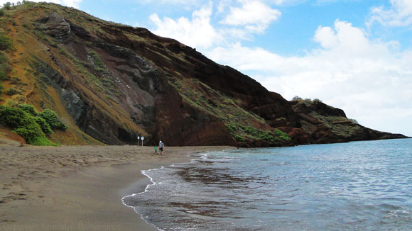 Oneuli Black Sand Beach on Maui