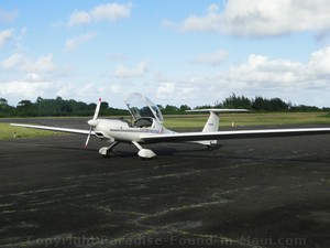 Glider at Hana Airport