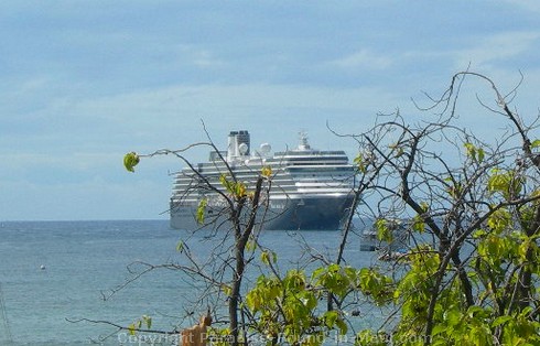Picture of a cruise ship offshore in Lahaina Harbour, Maui, Hawaii.