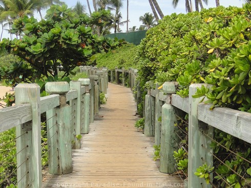 Picture of the wooden walkway along Mokapu Beach in Wailea, Maui, Hawaii.